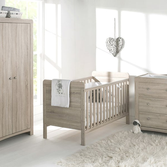 Here at Little Helper, we offer you a number of different nursery furniture set designs and styles to suit all budgets and tastes.