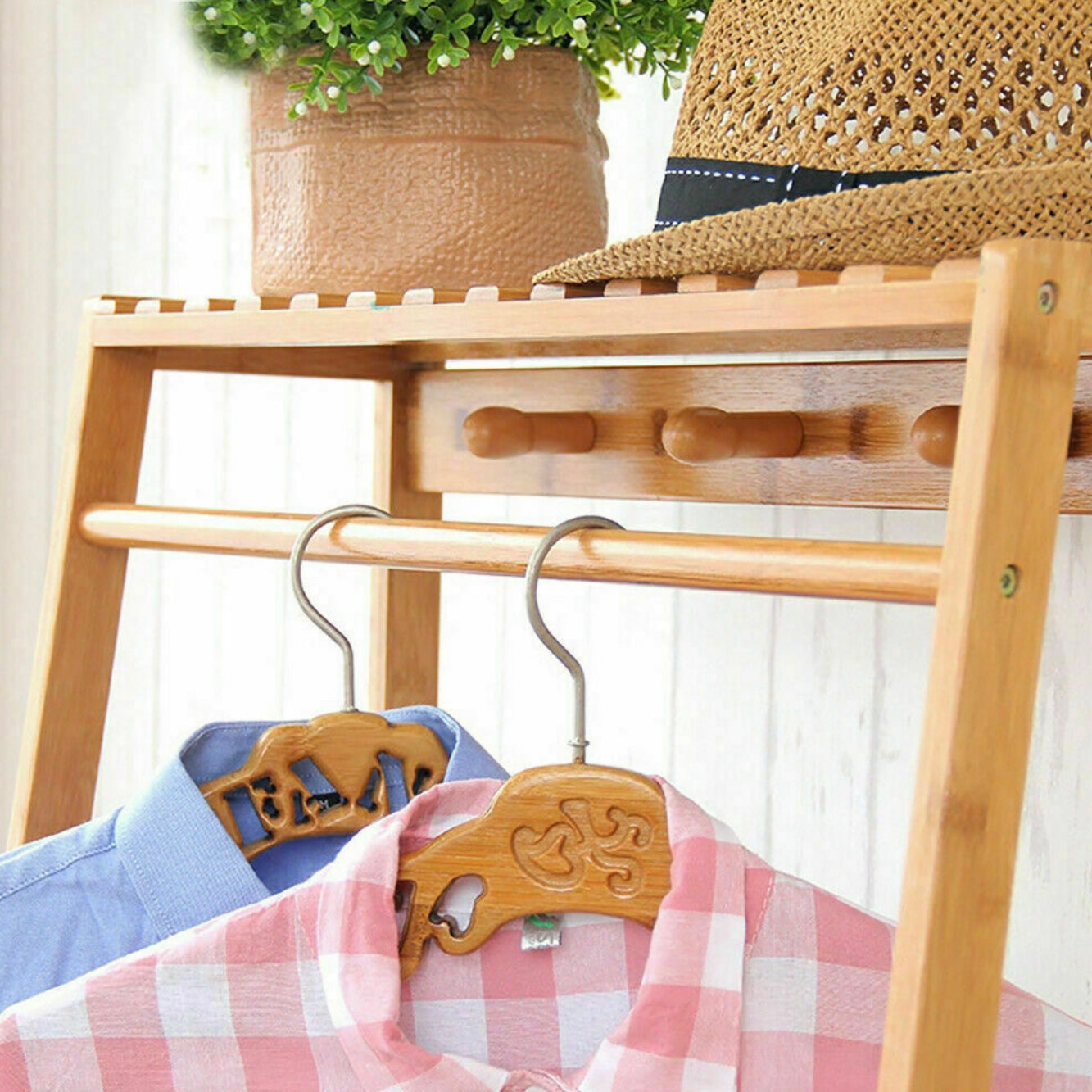 Klesstativ i bambus med 3 hyller og 10 kroker | 100 % miljøvennlig –  www.littlehelper.co.uk, image size:1333x1333