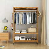 ما هي الإضافة الأفضل لغرفتك التي يمكنك إضافتها من خزانة الملابس الخشبية المفتوحة الجذابة هذه!