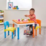 Этот красочный и универсальный комплект из стола и 2 стульев идеально подходит для маленьких детей, где они могут сидеть и наслаждаться играми, занятиями декоративно-прикладным искусством или пикником в саду.