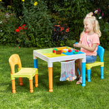 perfekt för små barn att sitta vid och njuta av lek, konst- och hantverksaktiviteter eller för att njuta av en picknick i trädgården.