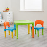 Lasten sisä- ja ulkokäyttöön tarkoitettu kiinteä muovinen Easy Clean -pöytä ja 2 tuolia