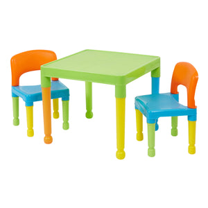 Monivärinen pöytä ja 2 tuolia