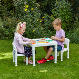 børn at sidde ved og nyde leg, kunst- og håndværksaktiviteter eller nyde en picnic i haven