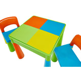 टेबल-टॉप के पीछे एक लेगो बोर्ड है वैकल्पिक पाठ संपादित करें