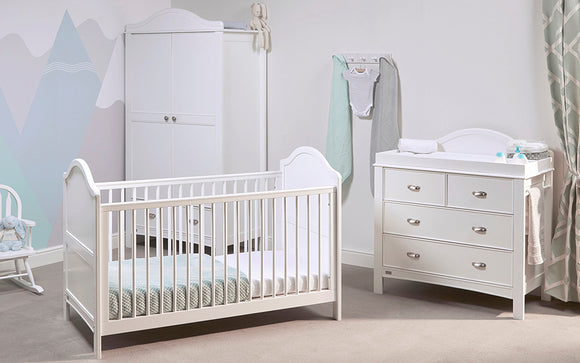 Our 'Eclipse' nursery collection in a pearl white finish includes a 3 piece set that will perfectly suit any type of vintage looking baby decor. Featuring an Eclipse 2-in-1 Cot Bed, Eclipse Baby Dresser and Eclipse Wardrobe.