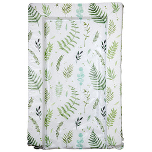 Ce matelas à langer à imprimé botanique présente un imprimé de feuilles et de fougères de style aquarelle verte pour compléter tout décor de chambre d'enfant.