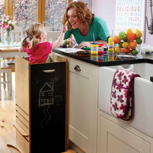 Little Helper FunPod lärande torn med svarta tavlor. Föräldrar och barn knyter samman i ditt eget roliga kökstorn.