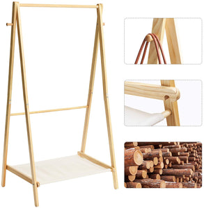 Ce rail de suspension écologique en bois de pin est livré avec 2 rails et une étagère en toile pour ranger jouets, boîtes ou sacs à dos