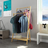 Mantenga las habitaciones ordenadas con nuestra elegante barra para ropa X-Frame 100% bambú, perfecta para padres amantes de Montessori