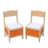 Cada silla de este juego de mesa y sillas para niños viene con un cajón de tela naranja para todos los detalles de tus pequeños.