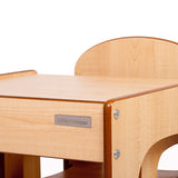 Little Helper FunStation の子供用テーブルと椅子は、高品質の仕上げと固定具を備えた天然木製仕上げでセットされています。