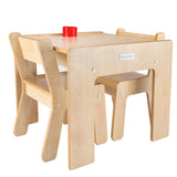 Conjunto de mesa infantil de madeira de bordo Little Helper FunStation e 2 cadeiras com cadeiras que cabem confortavelmente sob a mesa quando não usadas