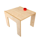 Deze Little Helper FunStation Duo tafel biedt voldoende ruimte voor 2 kleine kunstenaars en een rode pot in het bureaublad voor kleine spulletjes