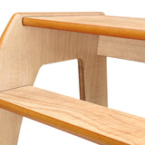 वार्निश किनारी वाला लिटिल हेल्पर लकड़ी का स्टेप स्टूल आधुनिक है और अधिकांश सजावट को पूरा करने के लिए कई रंगों में आता है
