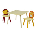 Ensemble table et 2 chaises robustes et colorées. Des personnages sympathiques de lion et de singe ornent les dossiers des chaises.