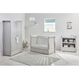 In diesem Set enthalten sind der Grey Willow Kleiderschrank, das Grey Willow Kinderbett und die Grey Willow Kommode.