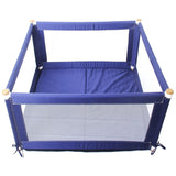 Denne blå lekegrind har mesh-sider og et tykt polstret gulv, som holder barnet ditt trygt, komfortabelt og uskadd.