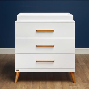 The Melody chest of drawers with baby changing unit has an extremely modern style, with a mix of white and wood finishes.