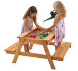 El centro del banco de picnic se puede utilizar para guardar juguetes o como arenero; se necesitan 25 kg de arena para llenarlo hasta la mitad.