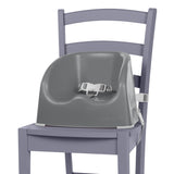 Οι λαστιχένιες λαβές στην κάτω πλευρά του ενισχυτικού καθίσματος παρέχουν πρόσθετη σταθερότητα, καθιστώντας το εξαιρετικά ασφαλές.