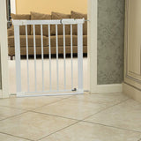 Las puertas para bebés normalmente tienen un umbral de 3 cm, pero nuestra puerta Flat Step es más segura con una delgada barra superior, lo que reduce el riesgo de tropezarse.