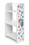 Nossa grande estante Magical Unicorn com 3 prateleiras grandes é perfeita para seus leitores ávidos, mas também pode armazenar outras coisas.
