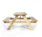 Esta resistente mesa de picnic para niños tiene un generoso tablero de 120 cm x 47 cm construido con madera extra gruesa.