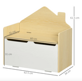 Esta caja de juguetes montessori diseñada por una casa mide 63 cm de largo x 34 cm de profundidad x 62 cm de alto desde el piso hasta la punta del respaldo del asiento trasero.