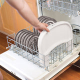 このゾウのブースターシートには、取り外し可能で食器洗い機対応のトレイが付いています。