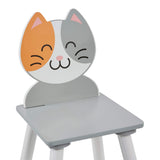 Incluye una perfecta silla de madera para gatos.