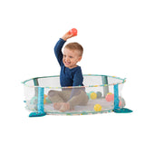 Questa palestra unica si trasforma in una vasca con palline di grandi dimensioni, divertente e stimolante per i sensi, perfetta per i bambini più impegnati.