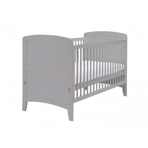 The side panels also provide teething rails, giving your child the maximum protection.