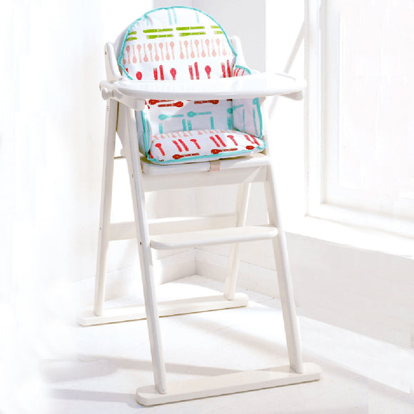 This solid wood white folding highchair is suitable from 6 months when baby moves from milk to solids.