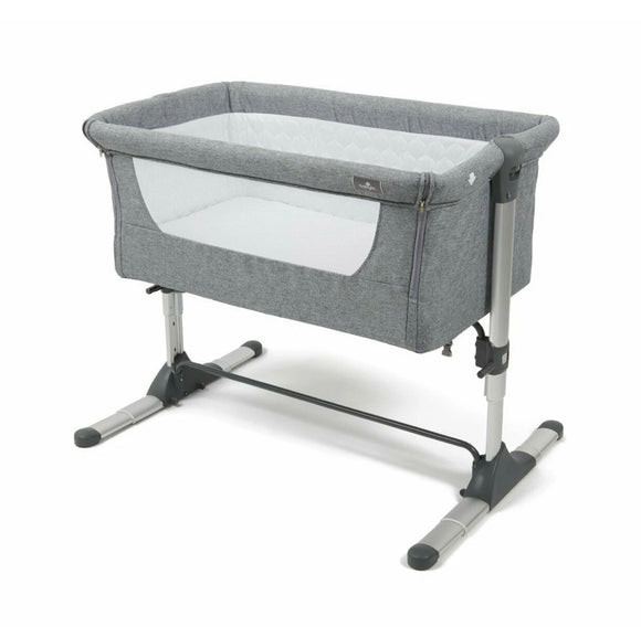 Our cosy tilting baby cot in charcoal grey offers every parent a convenient solution for sleep and play for their lovely little ones.