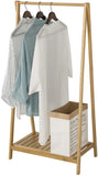 Se trata de una barra para ropa de alta calidad hecha de bambú 100% natural y viene con un estante y una barra.