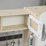 बच्चों के लकड़ी के खिलौने वाली रसोई का सरल डिज़ाइन अधिकांश कमरे की जगह से मेल खाता है