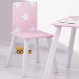 Modernt och stilrent i designen, detta härliga träbord och stolar i trä är perfekt för småbarn och småbarn.