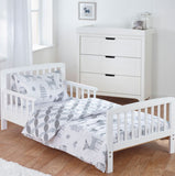 Ideálne na prechod z detskej postieľky na „veľkú“ detskú posteľ s bočnými zábradliami, ktoré im zabránia vykotúľať sa z postele