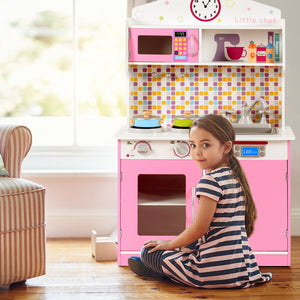 With multiple accessories, children can pretend to wash in the sink, cook on the hob or organise the cupboards.